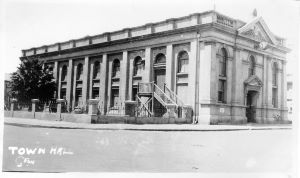 Geraldton Town Hall, 1940s. Photo donated to the Geraldton Regional Library by Mr & Mrs Buchan