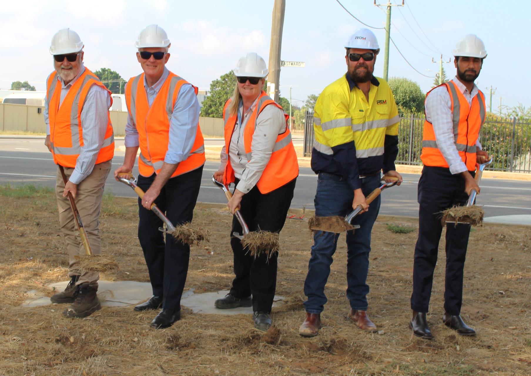 City of Greater Geraldton&rsquo;s Mayor Jerry Clune, Manager Project Delivery and Engineering Chris Edwards, Senior Project Manager Melissa Bulter-Henderson and Red Dust Holdings General Manager Josh Johnson and City Engineering Officer Pankaj Chaudhary breaking sod for the new roundabout.