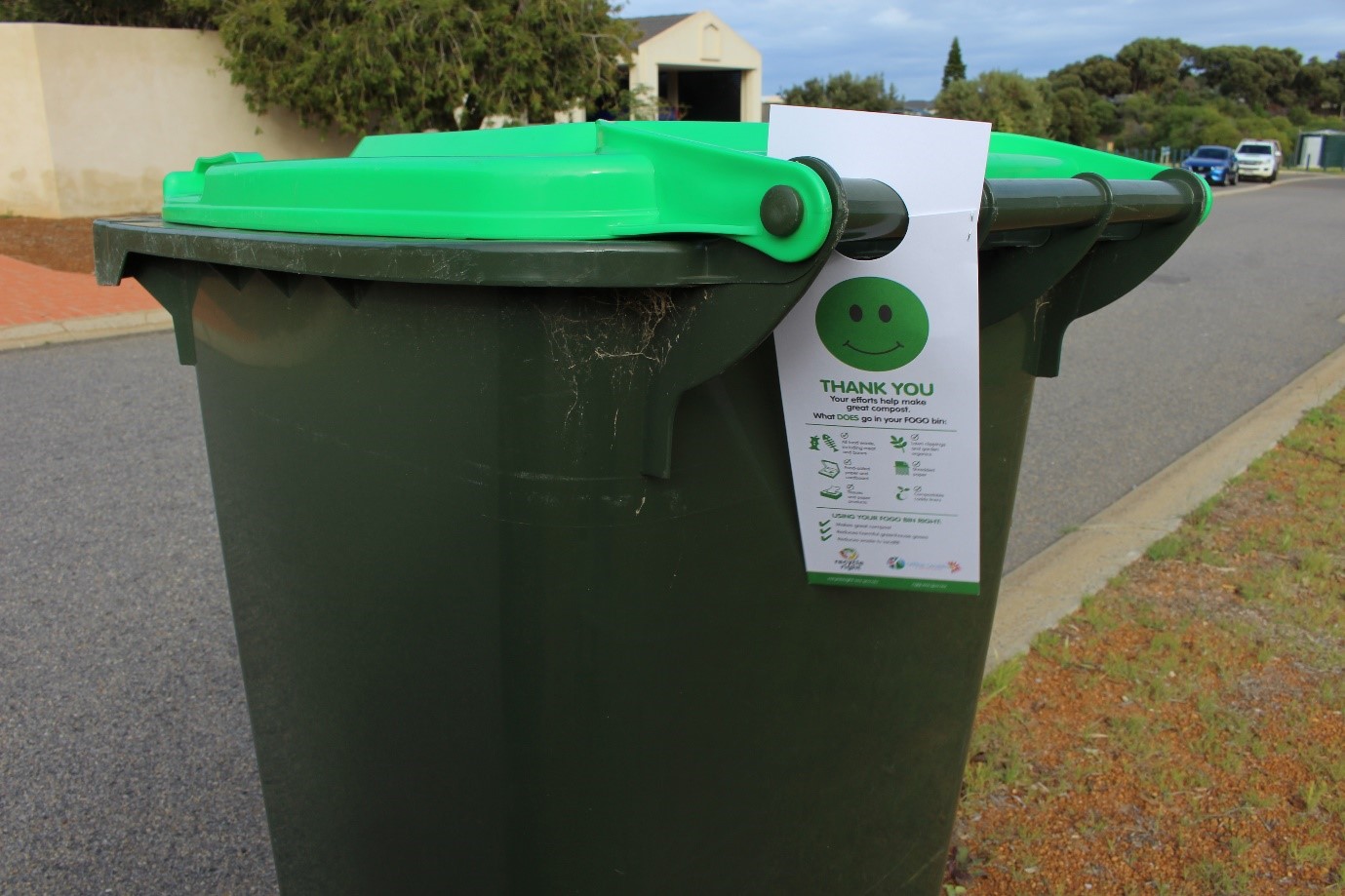 FOGO Bin with green tag indicating the household is doing a great job at separating FOGO waste from general household rubbish.