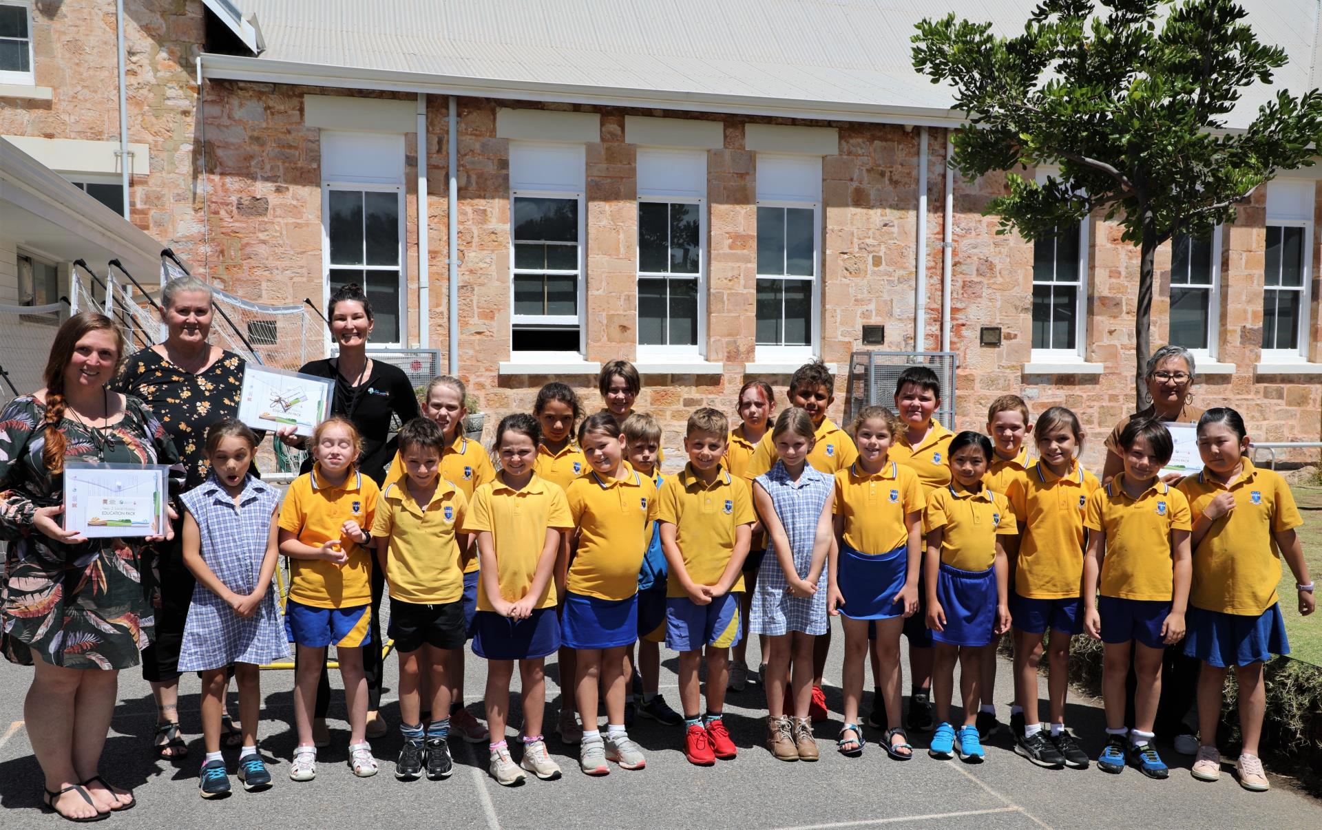 (L-R) Geraldton Primary School Year 3 Teacher Crystal Murray, Education Assistant Special Needs Careena Gryta, City of Greater Geraldton Coordinator Heritage Services Lorin Cox, Geraldton Primary School Principle Jacquie Quartermaine with Year 3 students. 