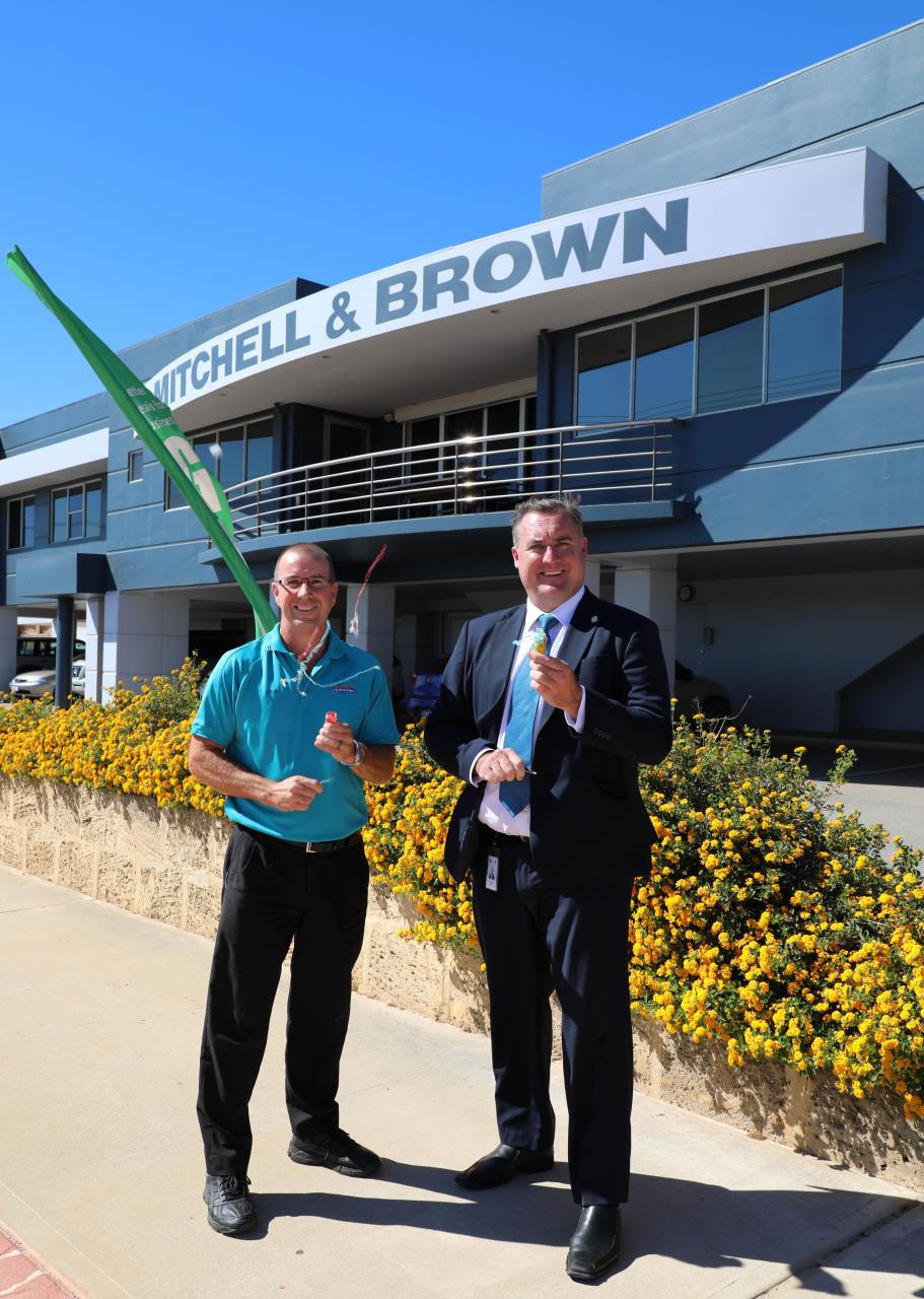 Mitchell & Brown Retravision Managing Director Steve Nanninga with Mayor Shane Van Styn celebrating the addition of fireworks to WoW Fest.